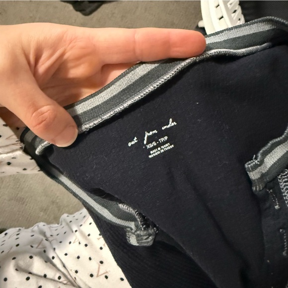 3/$20⚡️ Urban Outfitters Out From Under Short Sleeve V-Neck Crop Top Shirt - Picture 3 of 11